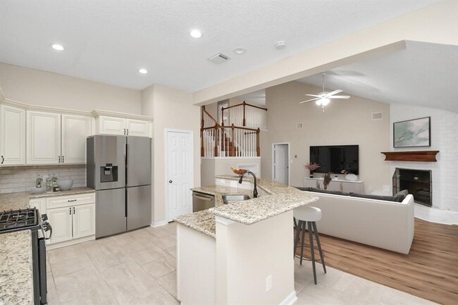 Building Photo - 2519 Palace Dr
