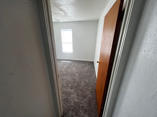 Building Photo - 3 bed 1 bath