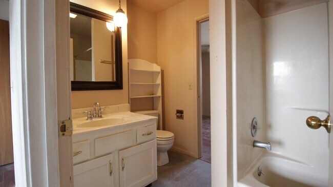 Building Photo - 6616 Barbara Jean Ct
