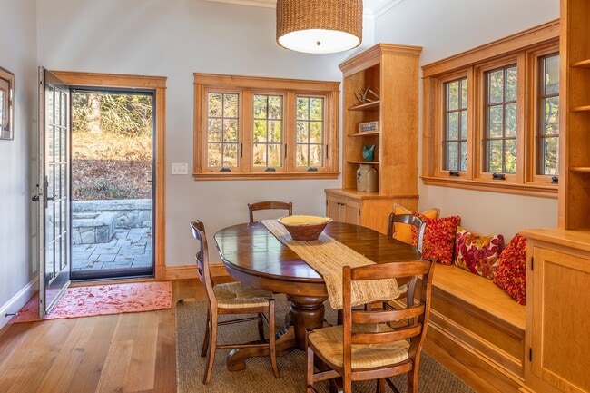 Building Photo - 39 Rockcraft