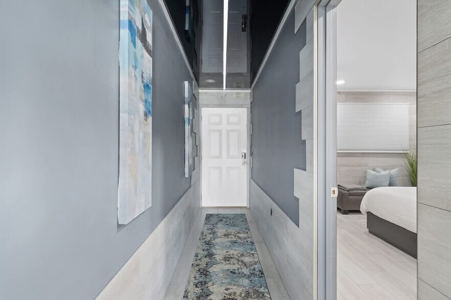 Building Photo - 8743 Thomas Dr