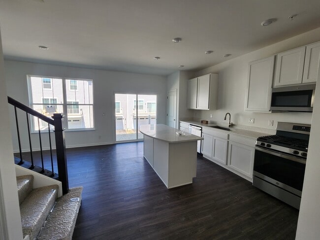 Building Photo - 1033 Atterberg Rd