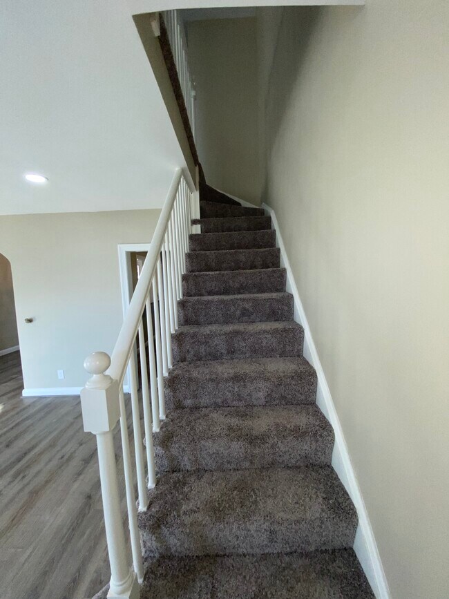 Building Photo - 41 N Kossuth St