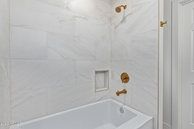 Building Photo - 2111 S River Dr