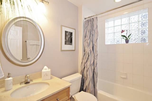 Building Photo - 1041 N Marshfield Ave