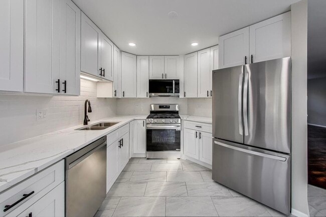 Building Photo - 926 S W Ave