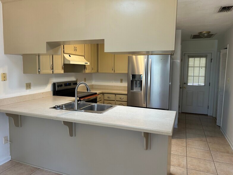 Building Photo - 1520 Avondale Way