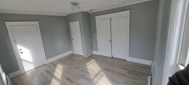 Building Photo - 29 S White St