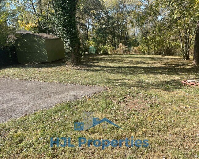 Building Photo - Beautiful Donelson Home!