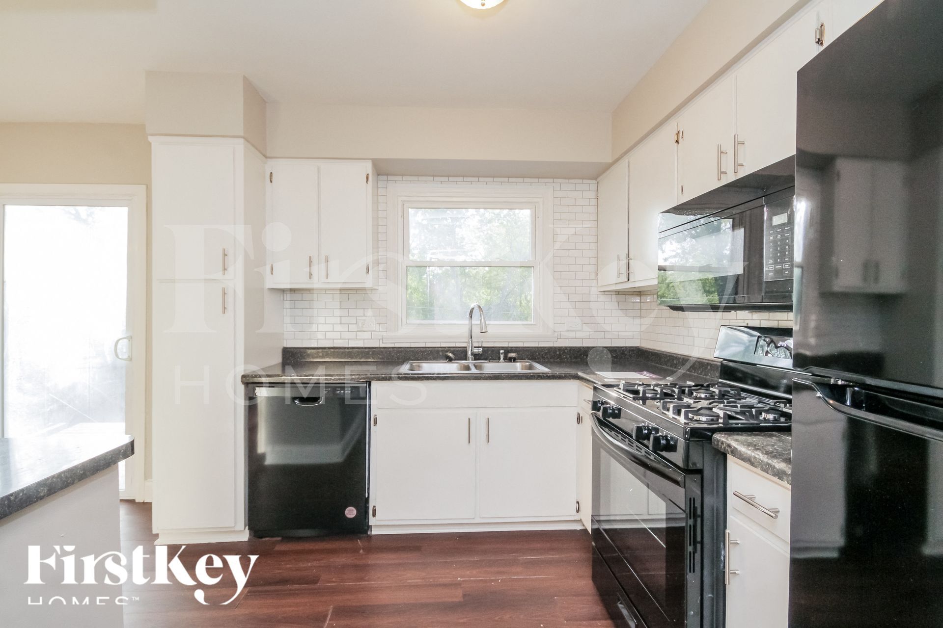 Building Photo - 0N084 Elmwood St