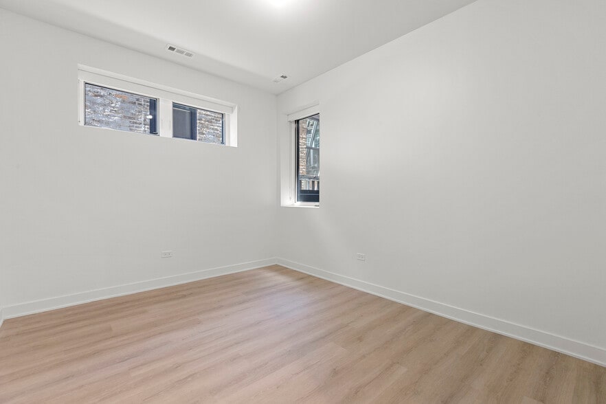 Building Photo - 1800 W Grand Ave