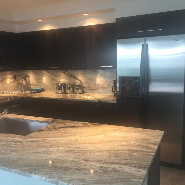 Building Photo - 6917 Collins Ave