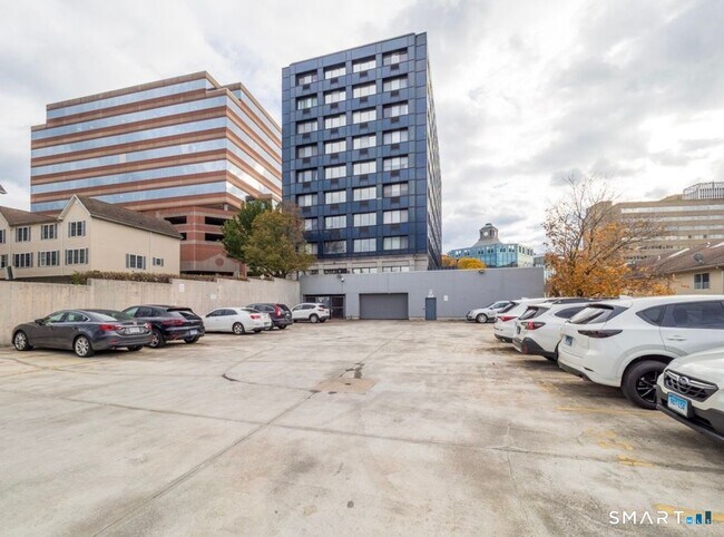 Building Photo - 300 Broad St