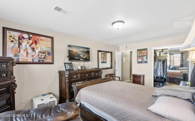 Building Photo - 390 College Dr E