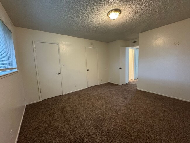 Building Photo - Three Bed, Two Bath Home In North Stockton