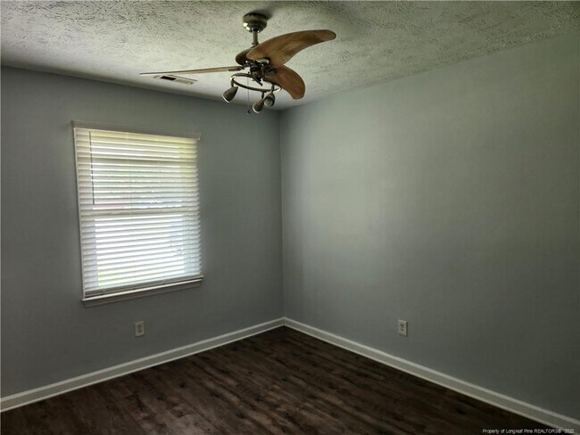 Building Photo - 417 Sparrow Dr