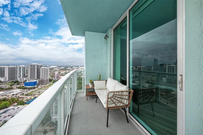 Building Photo - 1900 N Bayshore Dr