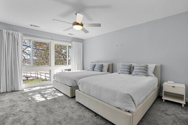 Building Photo - "Coastal Comfort Awaits: Spacious 3-Bed, 3-Bath Furnished Retreat in Moss Creek on the Marsh!"