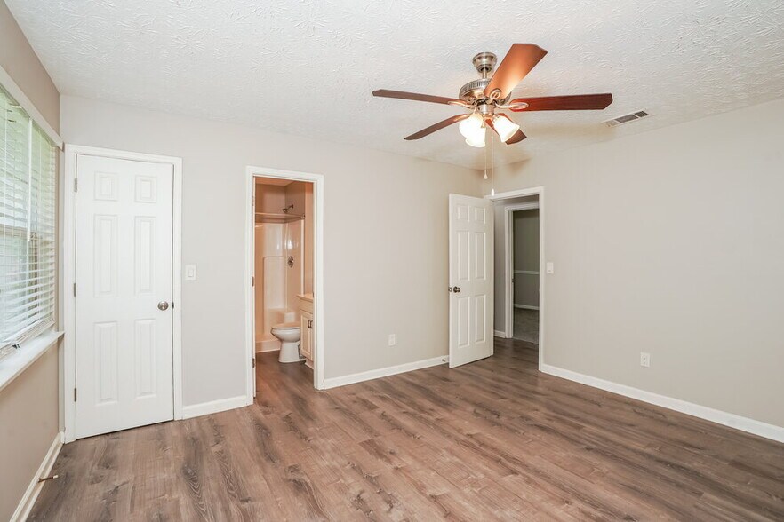 Building Photo - 915 Walnut Creek Ln