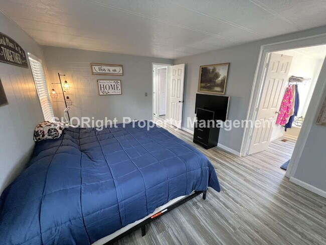 Building Photo - AVAILABLE SEPTEMBER - MOVE IN SPECIAL RATE- 55+ Community - 2 Bed / 2 Bath
