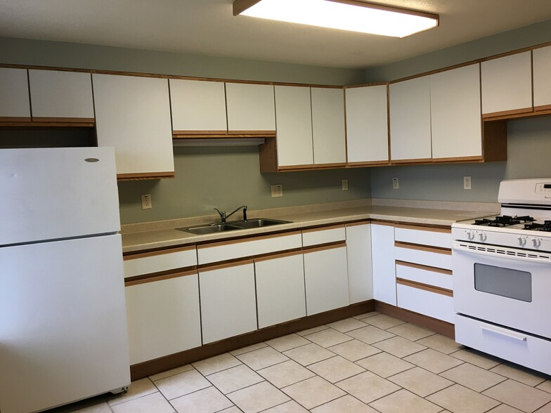 Kitchen, 725 E. 5th St. unit 3 - 725 E 5th St