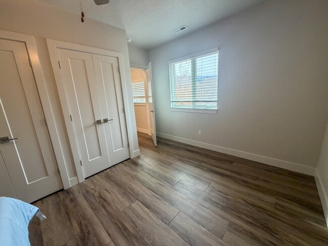 Building Photo - 5979 E Big Horn Pkwy