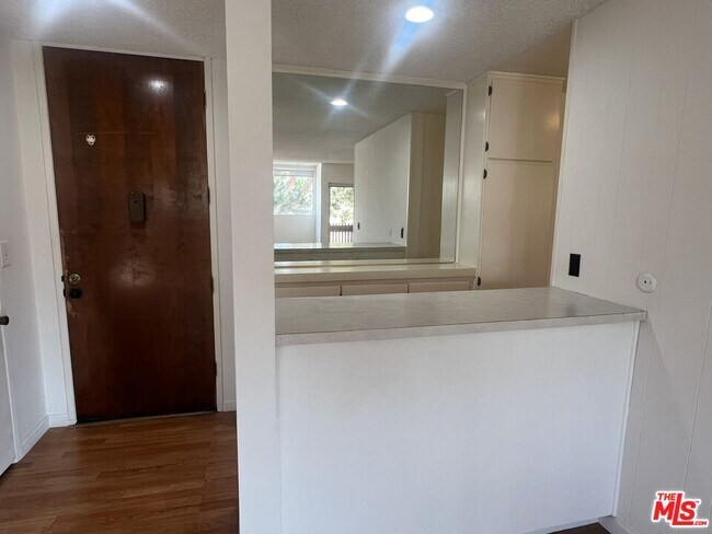 Building Photo - 6000 Canterbury Dr