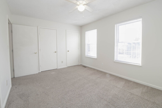 Building Photo - 2000 Tynewood Dr