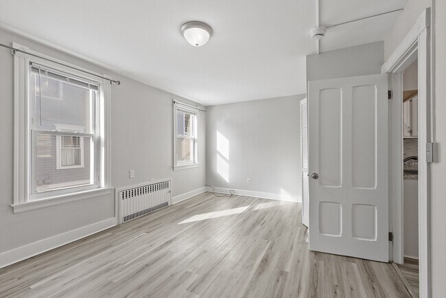 Building Photo - 19 Isabella St