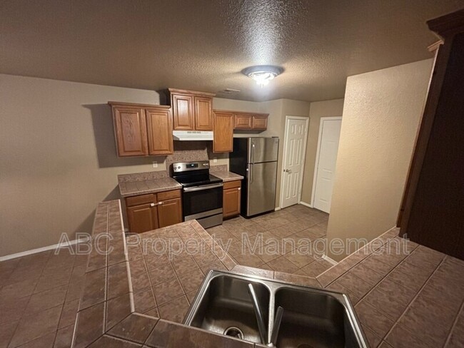 Building Photo - 2810 Wildwood Dr
