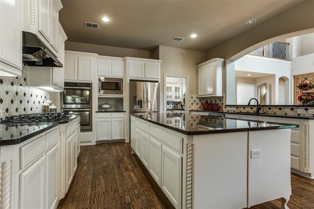 Building Photo - 1108 Queen Guinevere Dr