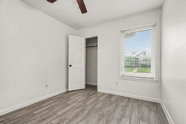 Building Photo - "Charming 3-Bedroom Retreat- Creek Crossing Estate, Mesquite TX"Section 8 Welcomed