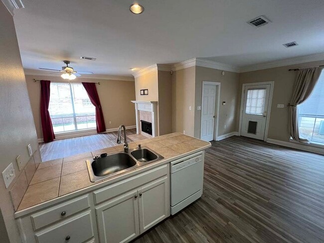Building Photo - Beautiful 3BR Home in Sought-After Beau Pré off River Rd – Open Floor Plan & Fenced Yard!