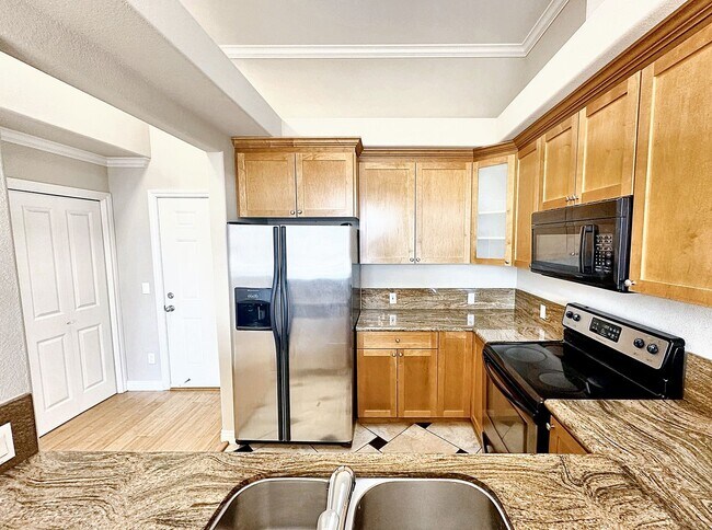Building Photo - One Month Free - Spacious 2-Bed, 2-Bath Apartment in San Leandro