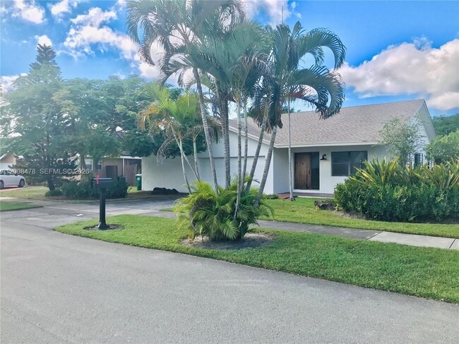 Building Photo - 9400 SW 103rd Ave