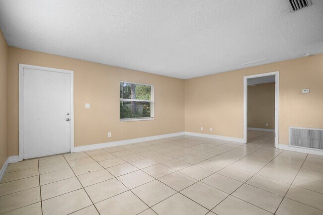 Building Photo - 5537-5539 10th Ave