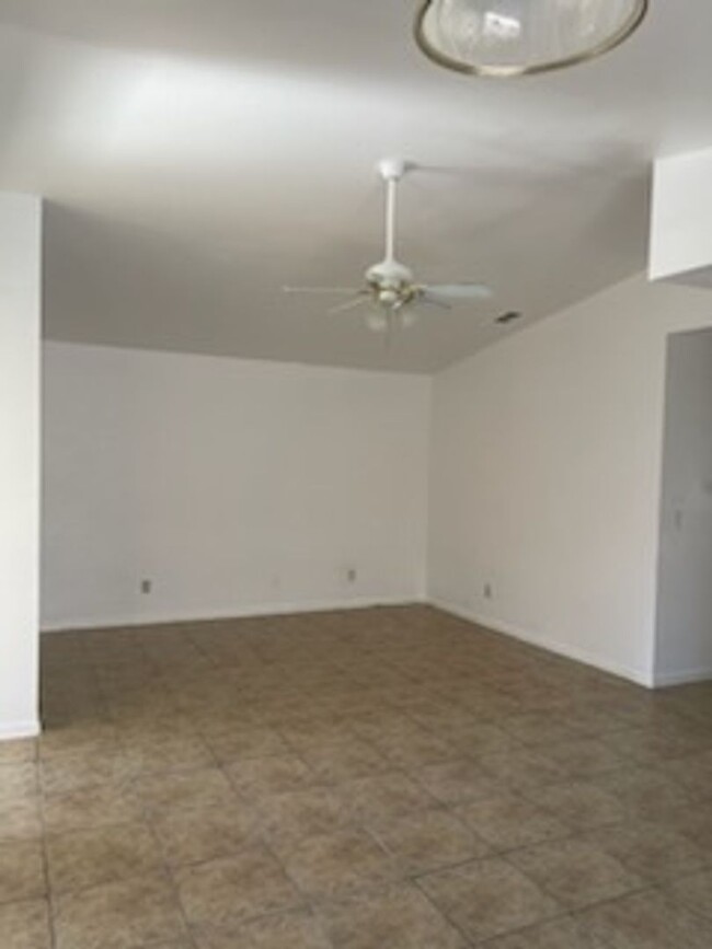 Building Photo - 2-Bedroom, 1-Bathroom Home for Rent in Dos...