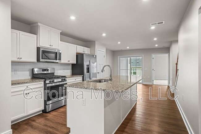 Building Photo - 124 Tassin St