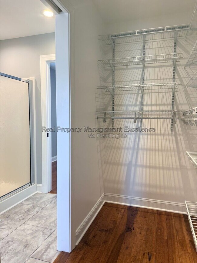 Building Photo - 305 Holly Thorn Trace