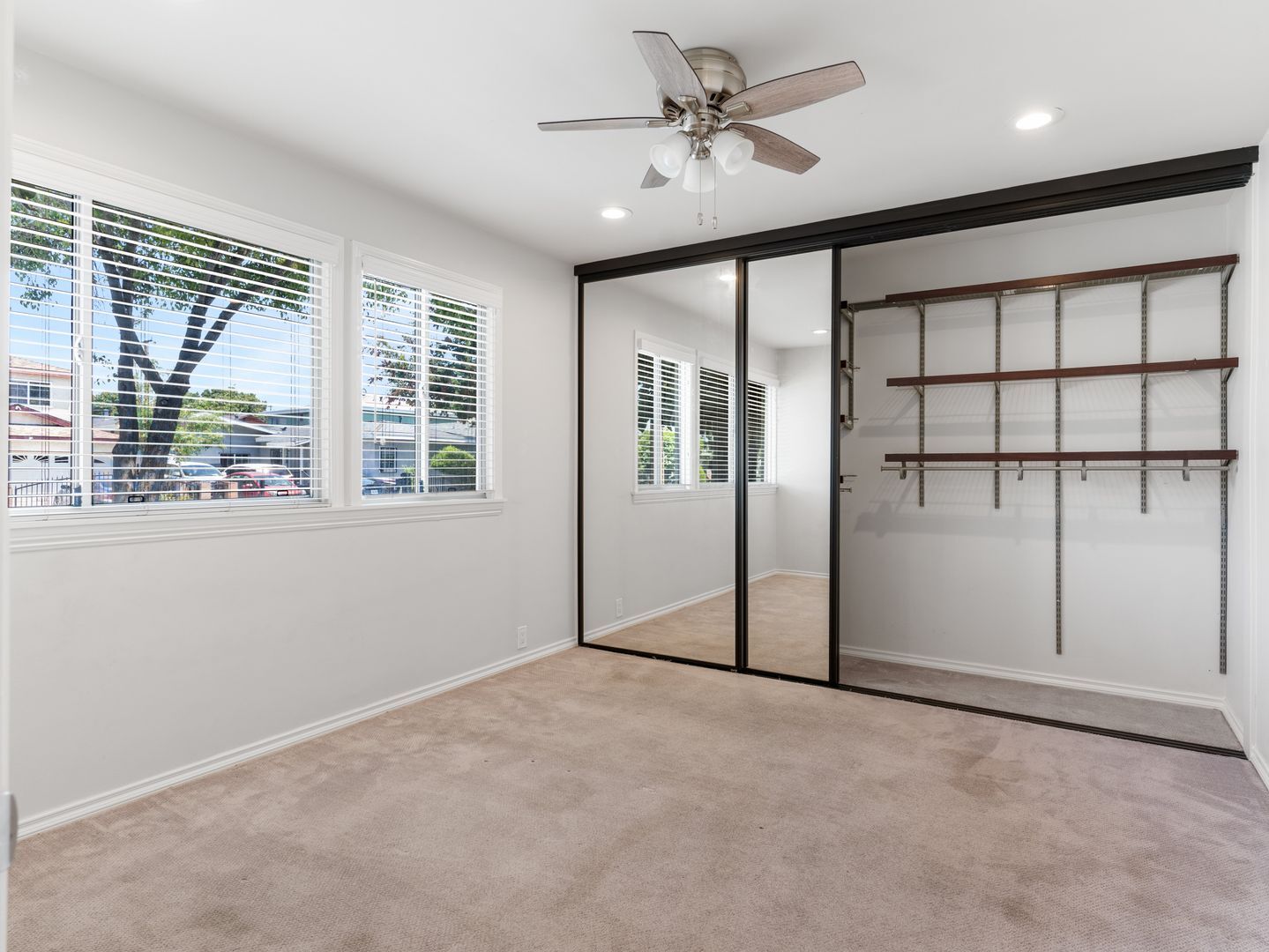 Building Photo - 1340 W Parade St