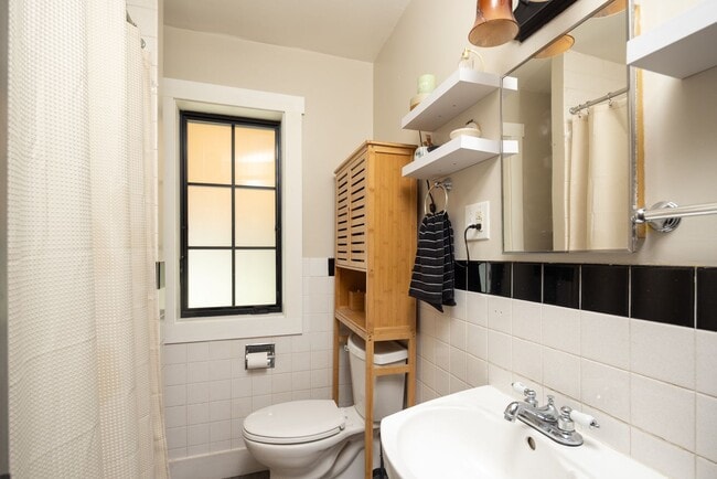 Building Photo - Soul of The old Bozeman with the conveniences of modern design with flexible lease dates