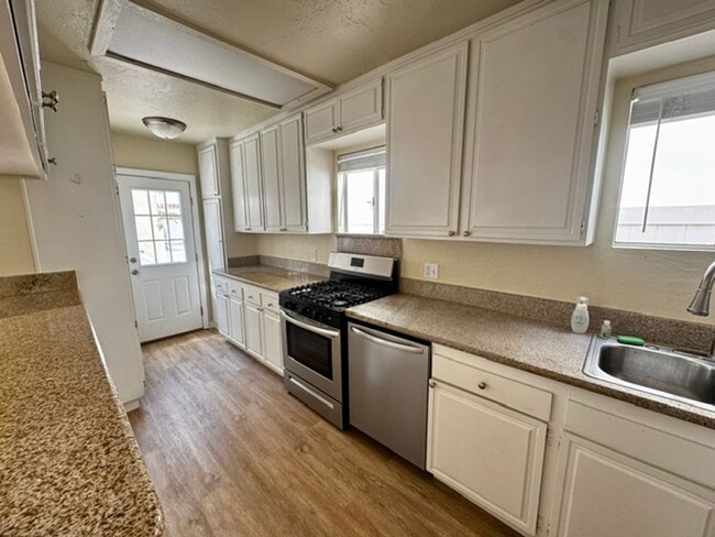 Building Photo - 1088 Bangor Ln