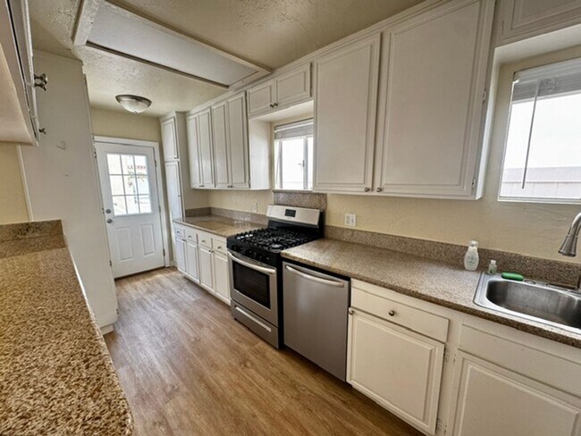 Building Photo - 3 bedroom Ventura Beach home