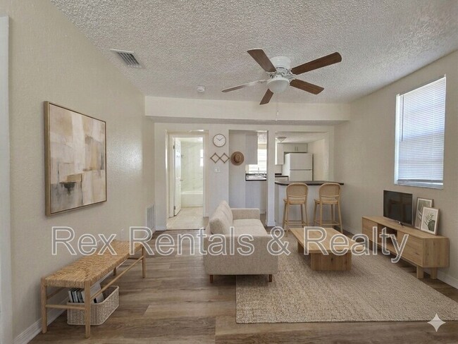 Building Photo - 2337 15th Ave S