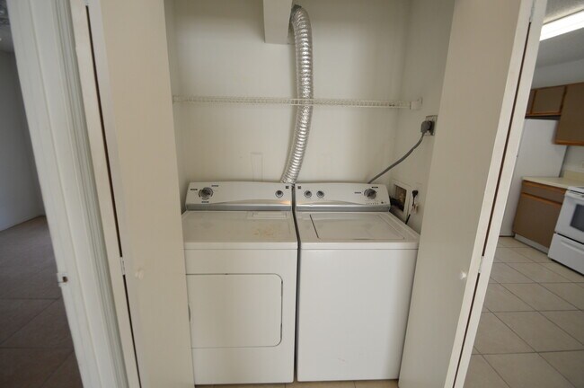 Building Photo - 2 Bedroom 2 Bath in Winter Park AVAILABLE AUGUST 17th!