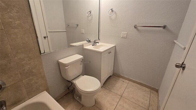 Building Photo - 492 Banyon Tree Cir