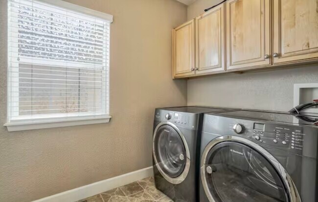 Building Photo - 10904 Cascading Spring Cir