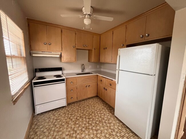 Building Photo - 5500 S Trinthammer Ave