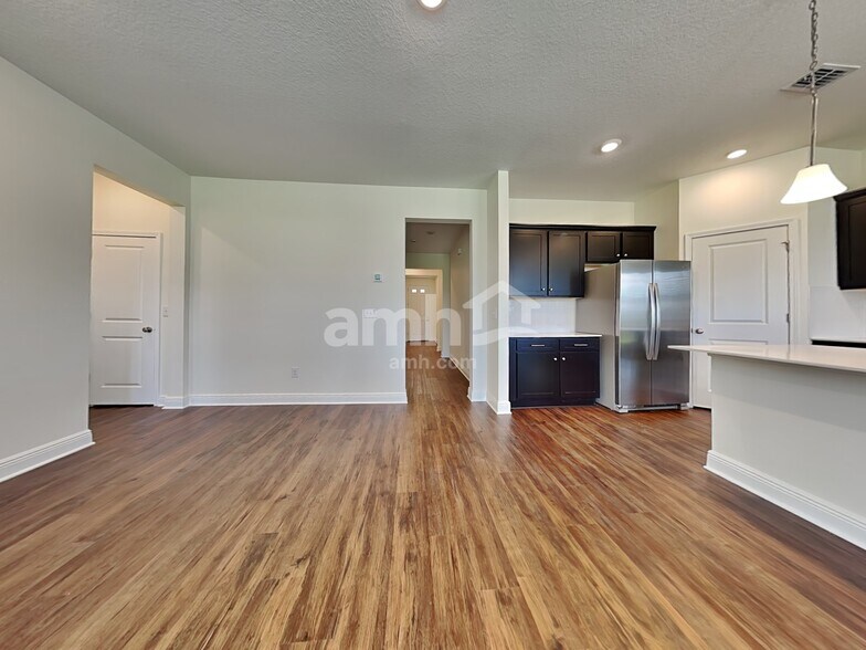 Building Photo - 27537 St Andrews Ave