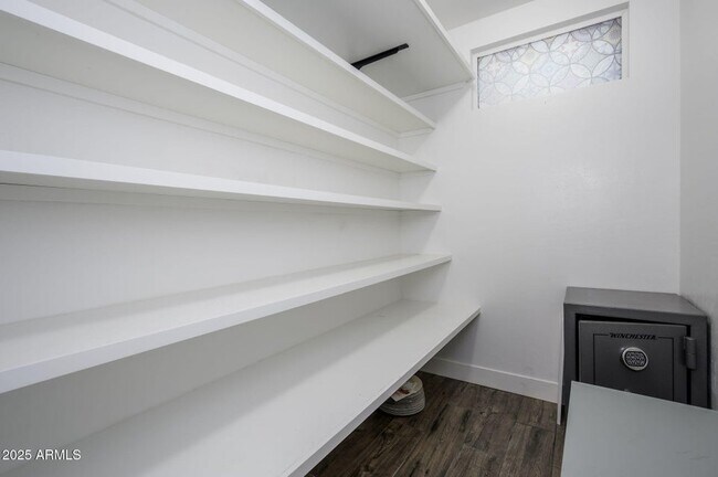 Building Photo - 1221 E Paseo Way